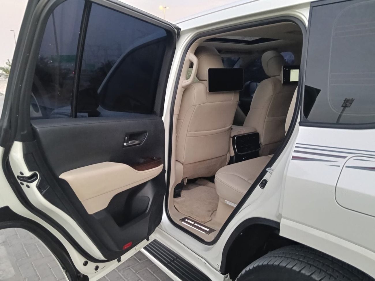 Toyota Land Cruiser VXR Twin Turbo 3.3L Diesel model 2022 Very neat and clean Title
