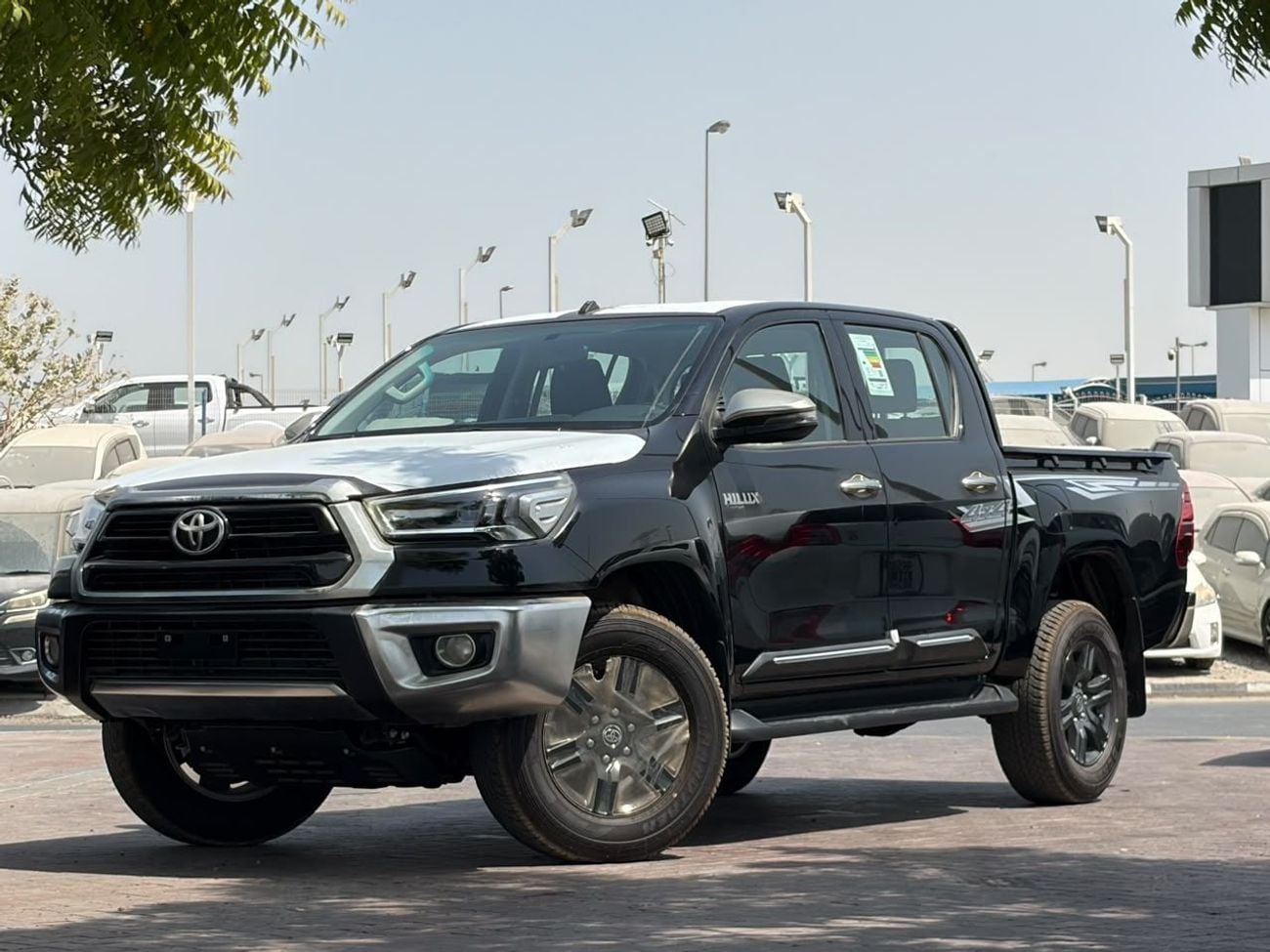 Toyota Hilux SR5 TOYOTA HILUX 2.7L V4 PETROL | A/T | DIGITAL A/C | DVD + CAMERA | ALLOY RIMS | MY 2026