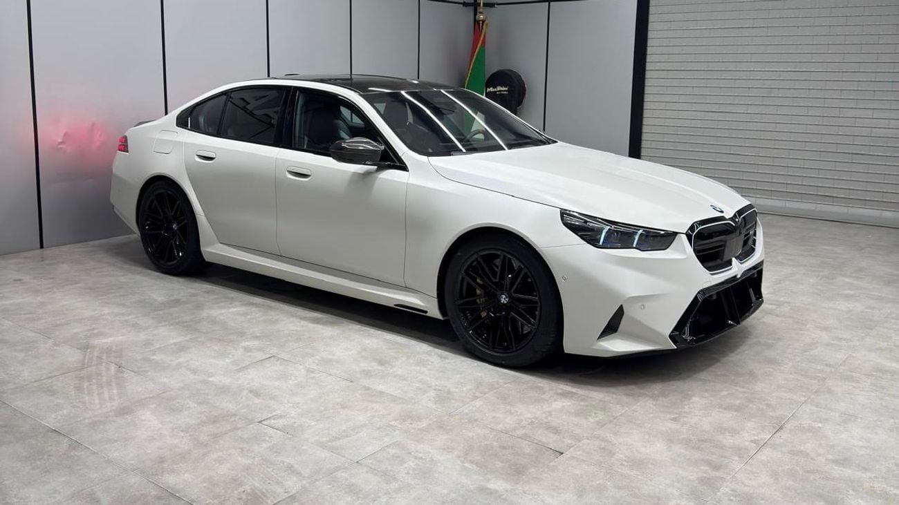 BMW M5 STANDARD GCC competition