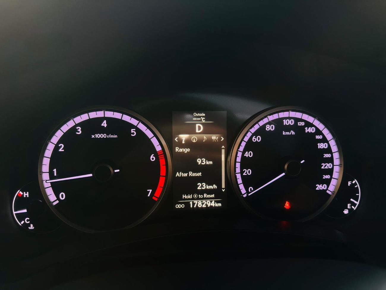 لكزس NX200t F SPORT بلاتينيوم