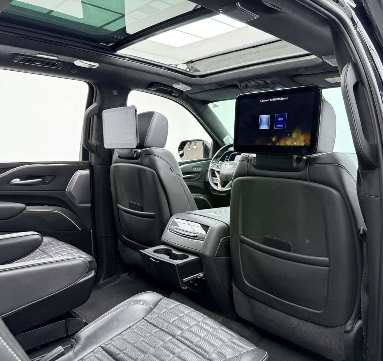 كاديلاك إسكالاد SPORT PLATINUM 2024 Cadillac Escalade Black Edition, 2028 Cadillac Warranty, Pilot Seats, GCC