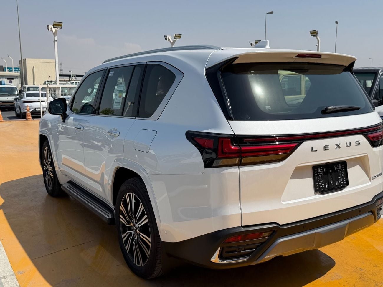 لكزس LX 700h SIGNATURE