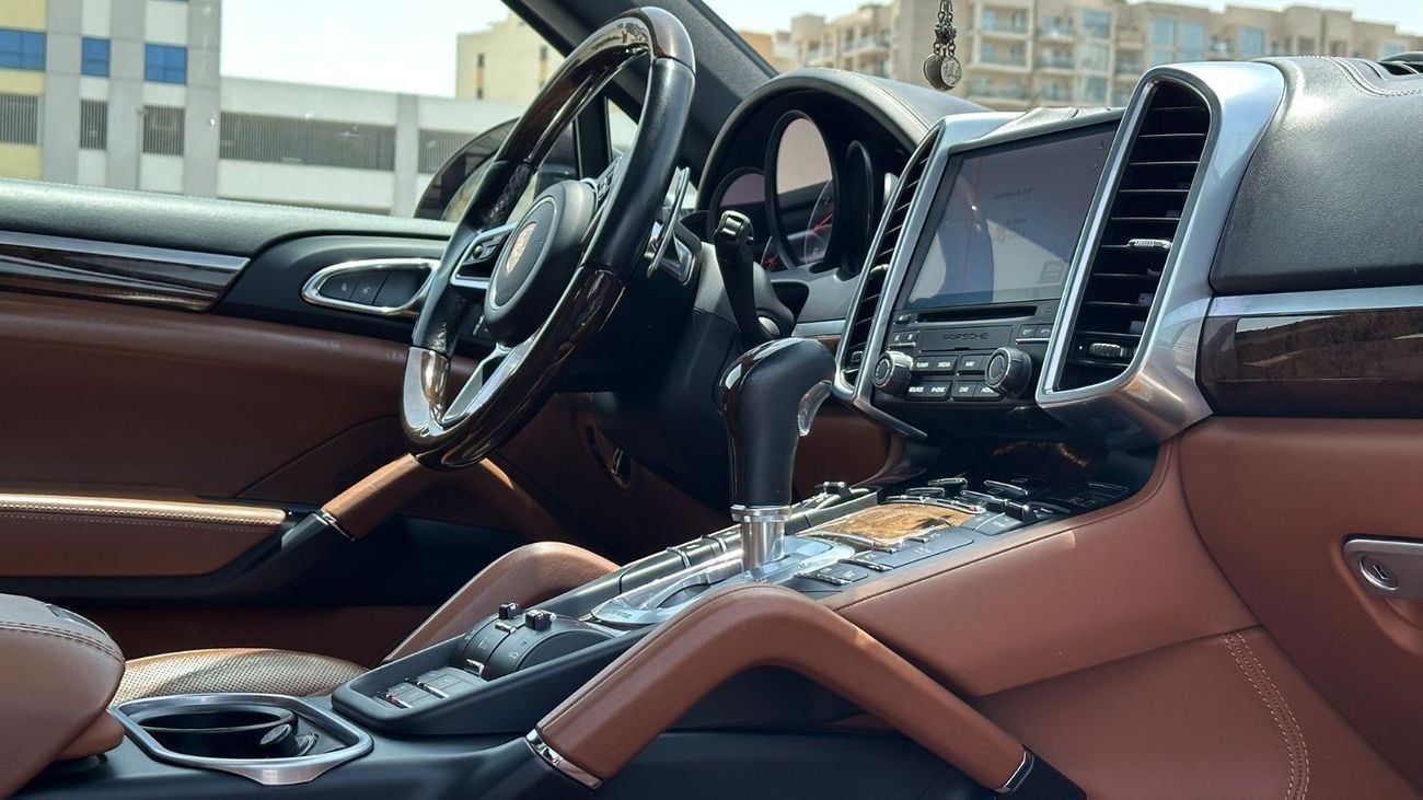Porsche Cayenne S Platinum Edition 2018 GCC Full Service History