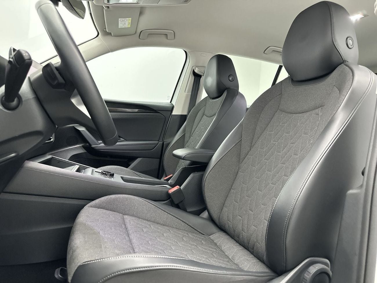 Volkswagen Tiguan LIFE Tiguan Life 1.4L | Contemporary Design | Advanced Tech | Refined Cabin | Everyday Comfort | GCC