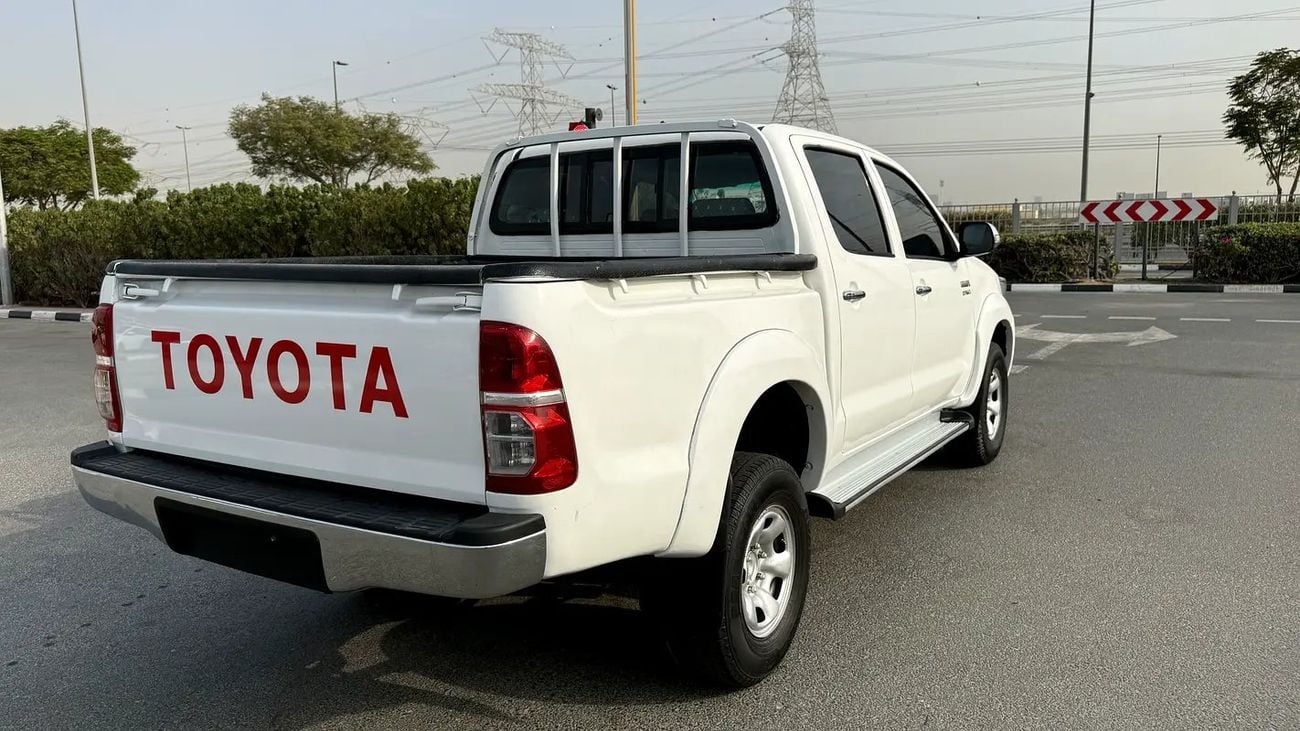 Toyota Hilux DLS 2.7L 4x4 Double Cab DLS | GCC Specs
