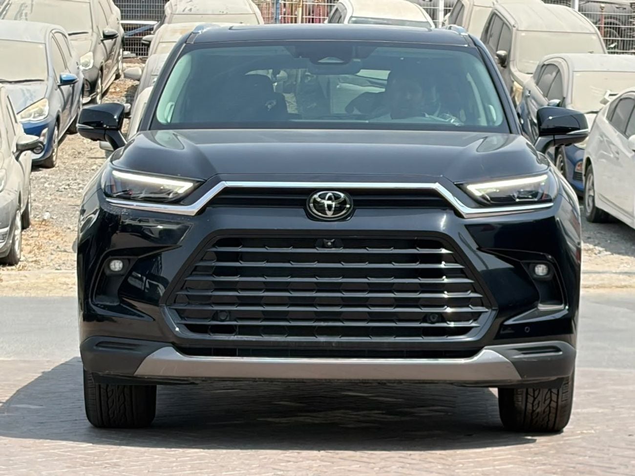 Toyota Highlander Limited Edition 2.5L V4 Petrol | Radar | Power with Leather Seats | Blind Spot | 360* Camera | Canadian Specs