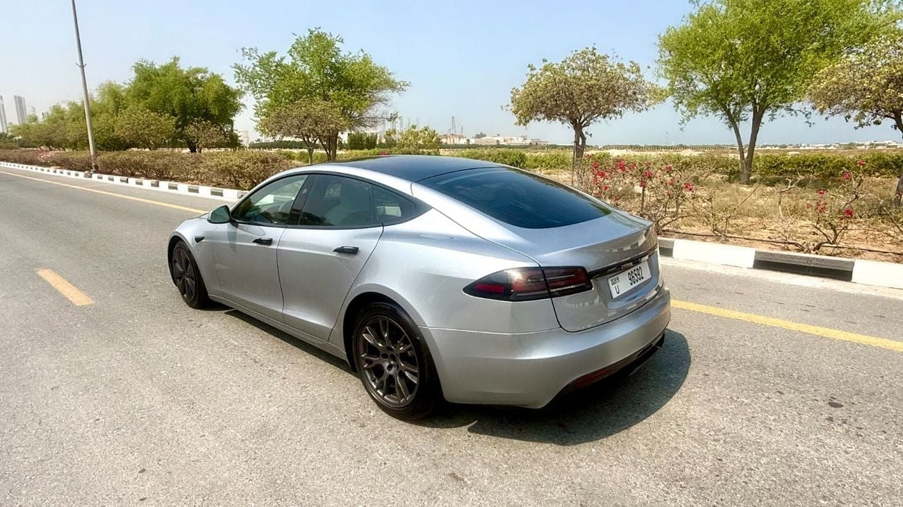 Tesla Model S LONG RANGE