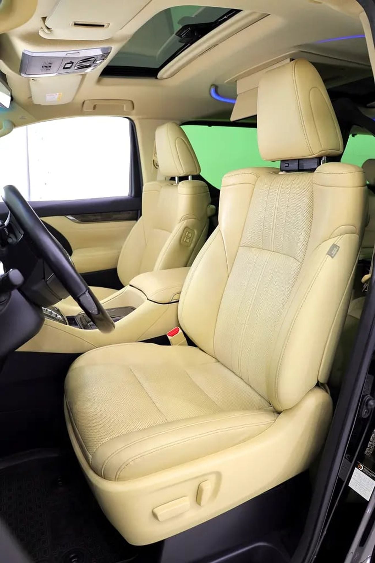تويوتا ألفارد Executive VIP Lounge V6 - 296 HP - FULLY LOADED - LIKE CONDITION