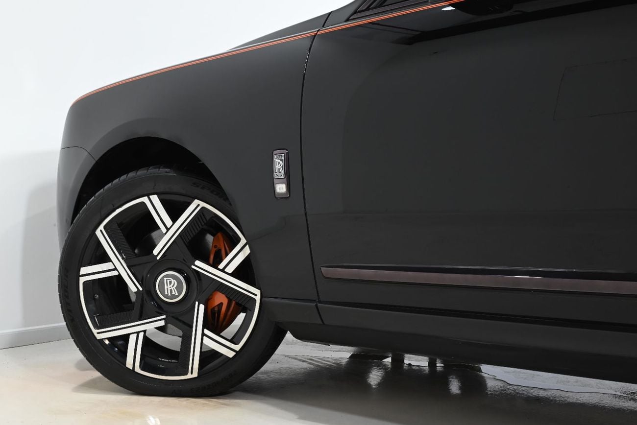 رولز رويس كولينان BLACK BADGE رولز رويس كولينان بلاك بادج 2021، بتصميم مُحسّن، ضمان رولز رويس حتى مايو 2027، سجل صيانة رولز رويس،