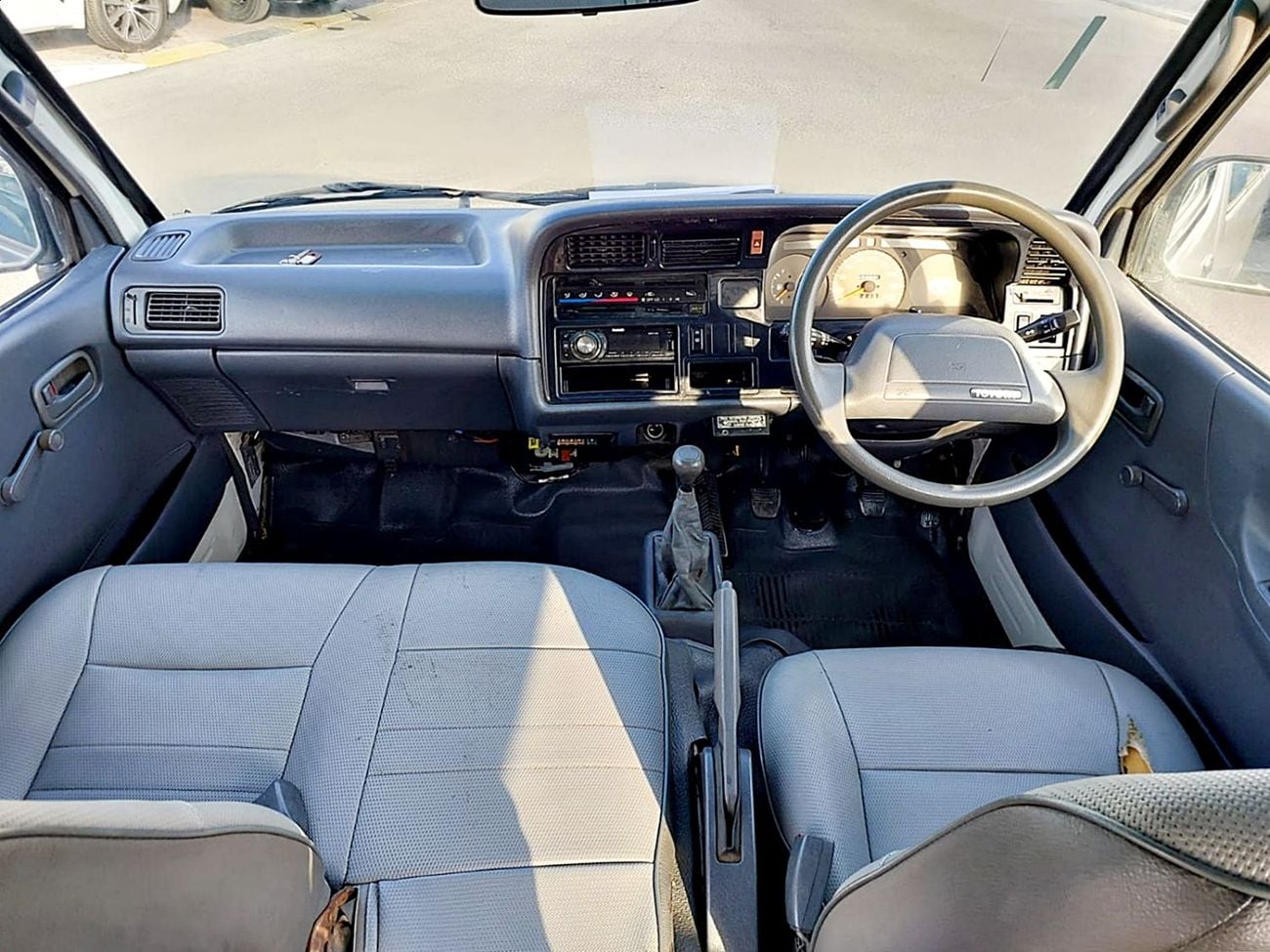Toyota Hiace STANDARD 1998 - TOYOTA - HIACE - COMMUTER - VAN - PETROL - MANUAL - 2RZ - (PM03448)