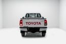 تويوتا هيلوكس 2.7L - Super White Inside Red | Export Only