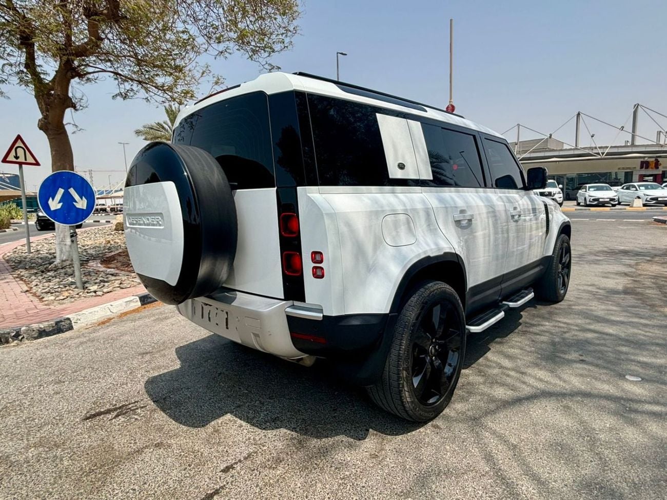 لاند روفر ديفندر 110 HSE P400