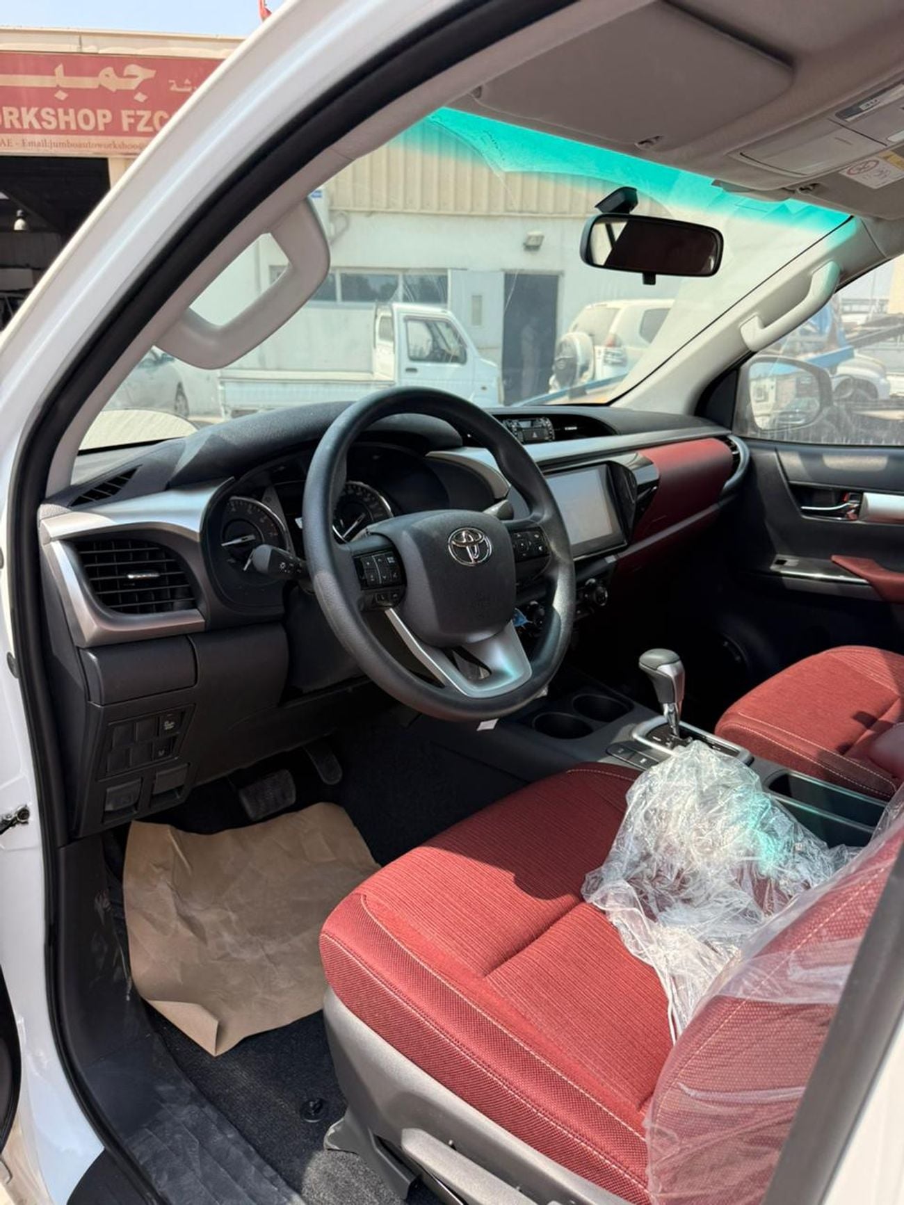 Toyota Hilux SR5 Toyota Hilux Petrol Automatic 4x4
