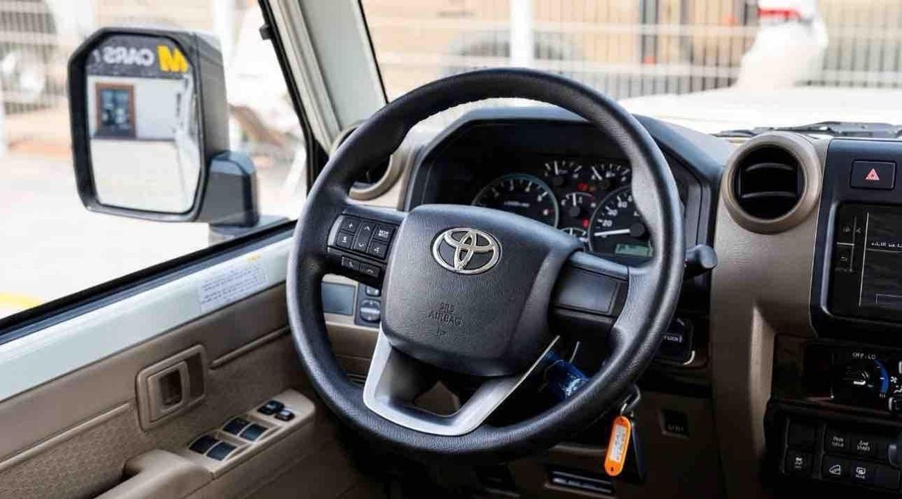 تويوتا لاند كروزر 70 LC76 LX قفل تفاضلي 2026 أبيض