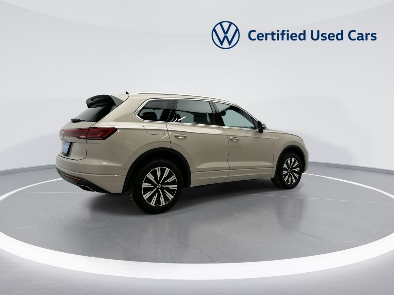 فولكس واجن طوارق ELEGANCE Touareg Elegance+ 3L Tirano| Ex-Demo Car | Luxury 4MOTION SUV | Panoramic Sunroof | IQ.LIGHT HD Matr