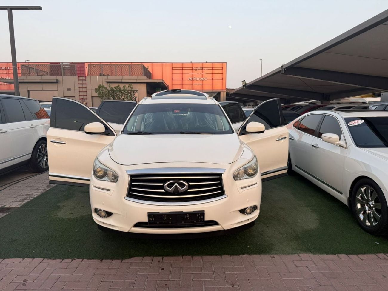 Infiniti QX60 PREMIUM panoramic sunroof, excellent condition, 4x4