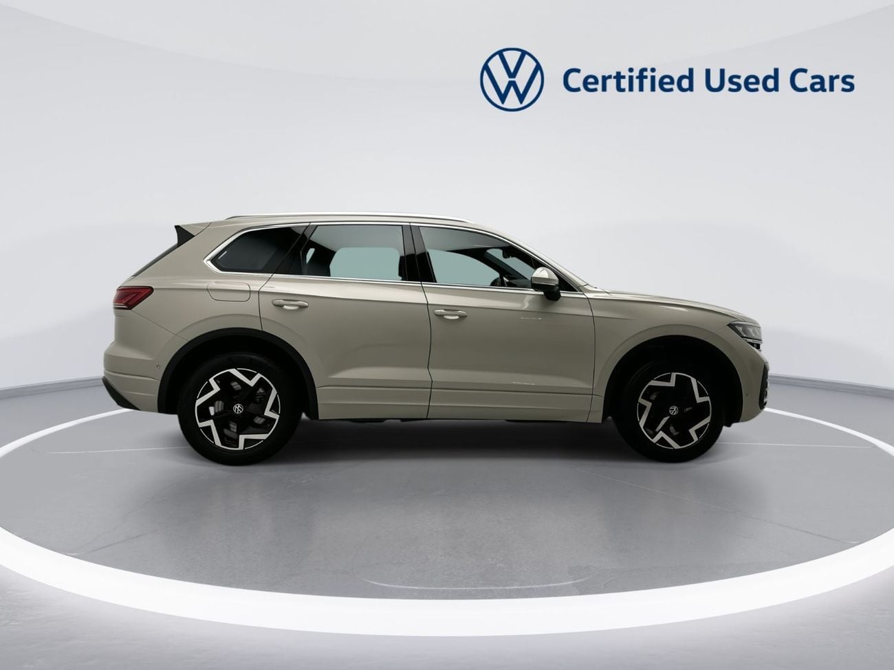 فولكس واجن طوارق ELEGANCE Touareg Elegance++ 3L | Ex-Demo | Coventry 19" Black Alloys | Varenna Leather | Massage Seats | Head