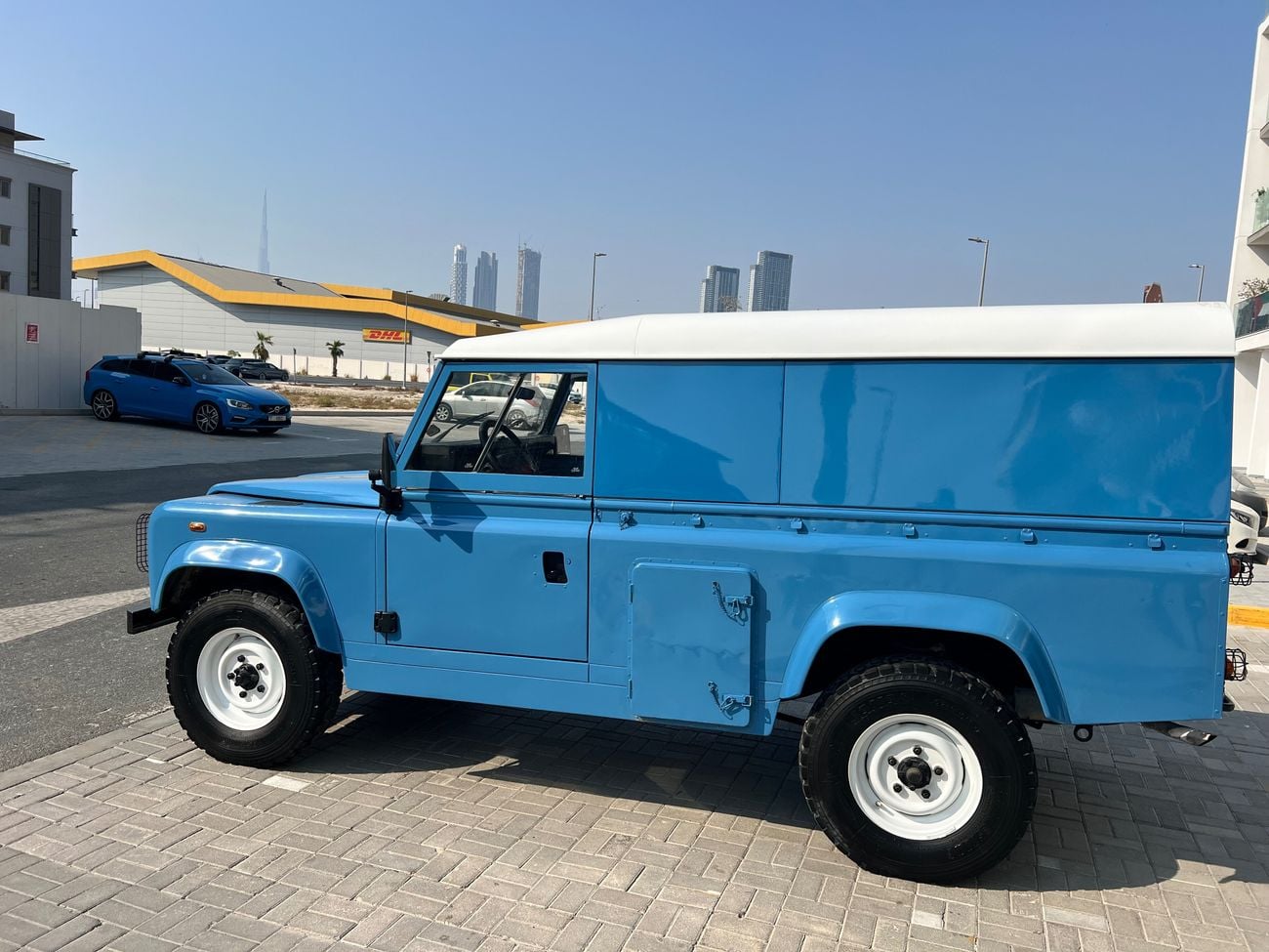Land Rover Defender 110