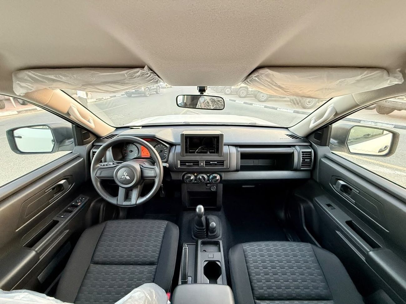 Mitsubishi L200 GLX MiTsUBiSHi - L-200 - M-Line - 2.4L - DC - MT - STaNDaRD - 2026 - WHiTE