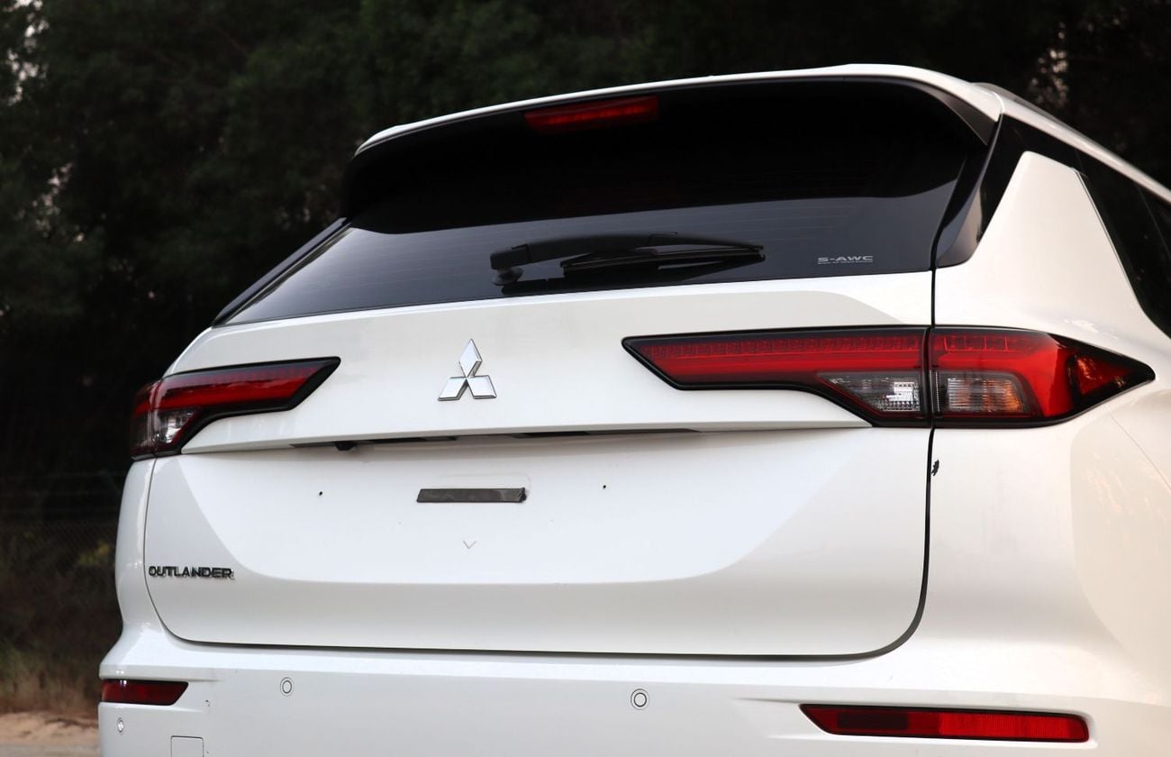 Mitsubishi Outlander PREMIUM ACCIDENTS FREE - GCC - P LINE - ORIGINAL PAINT - PERFECT CONDITION INSIDE OUT - 2 KEYS