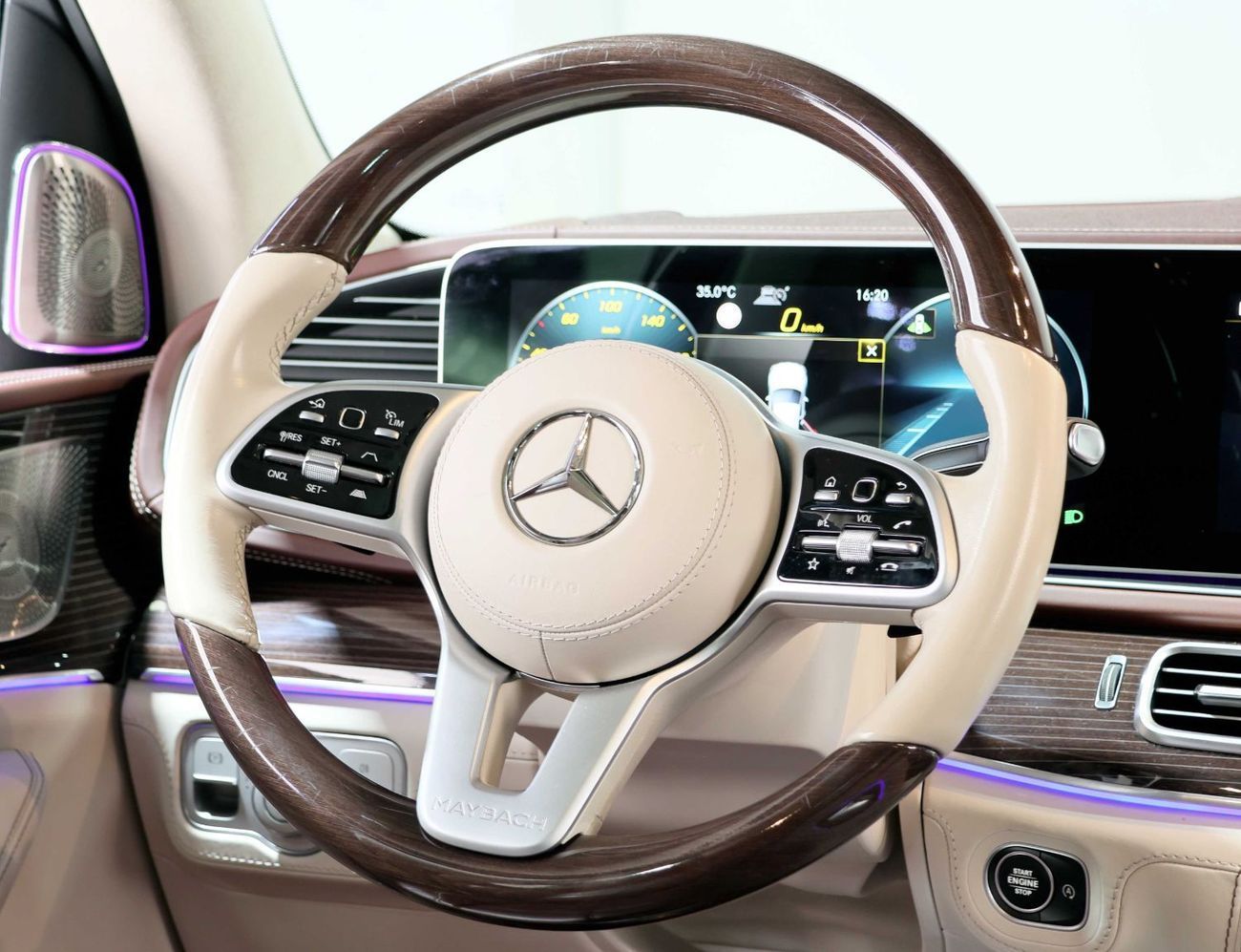 مرسيدس مايباخ gls600 مايباخ Mercedes Benz GLS 600 Maybach-GCC-Full Service History-VIP Seats-High Specs-Luxury SUV