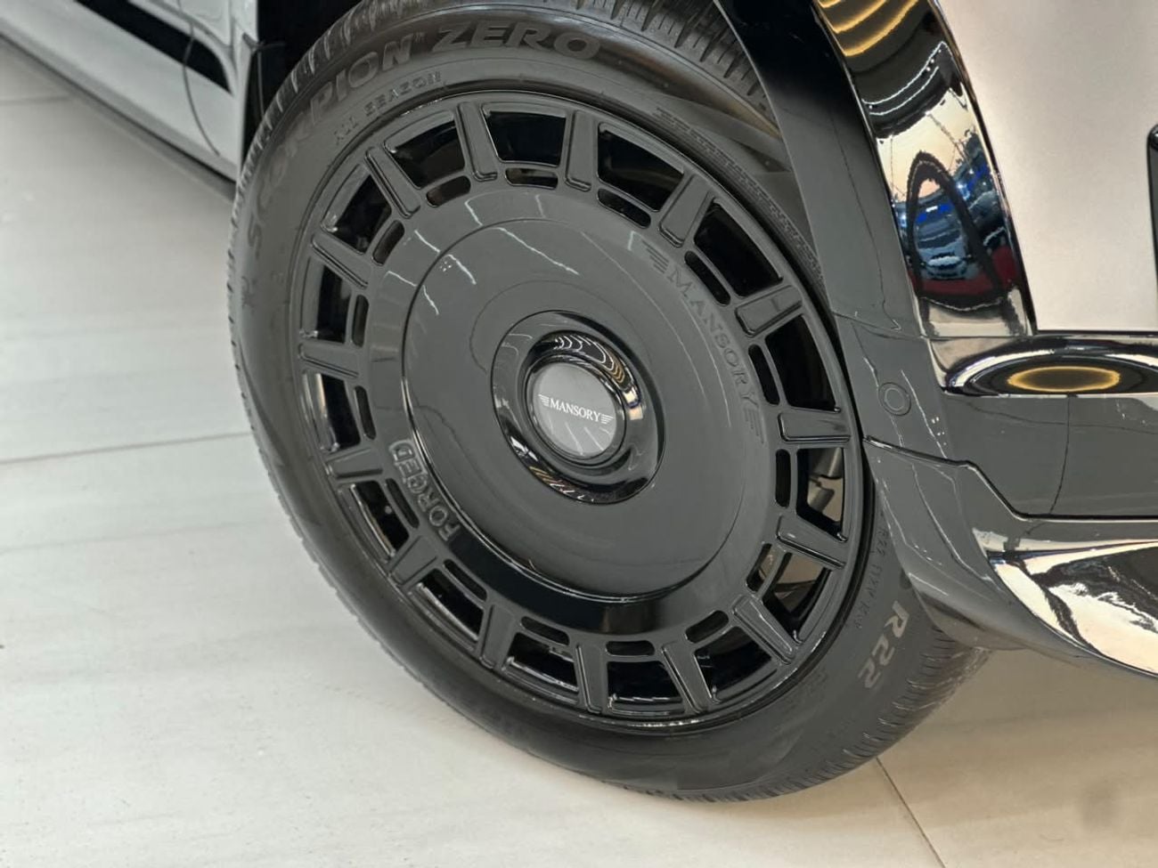 لاند روفر ديفندر P400 SE X Dynamics
