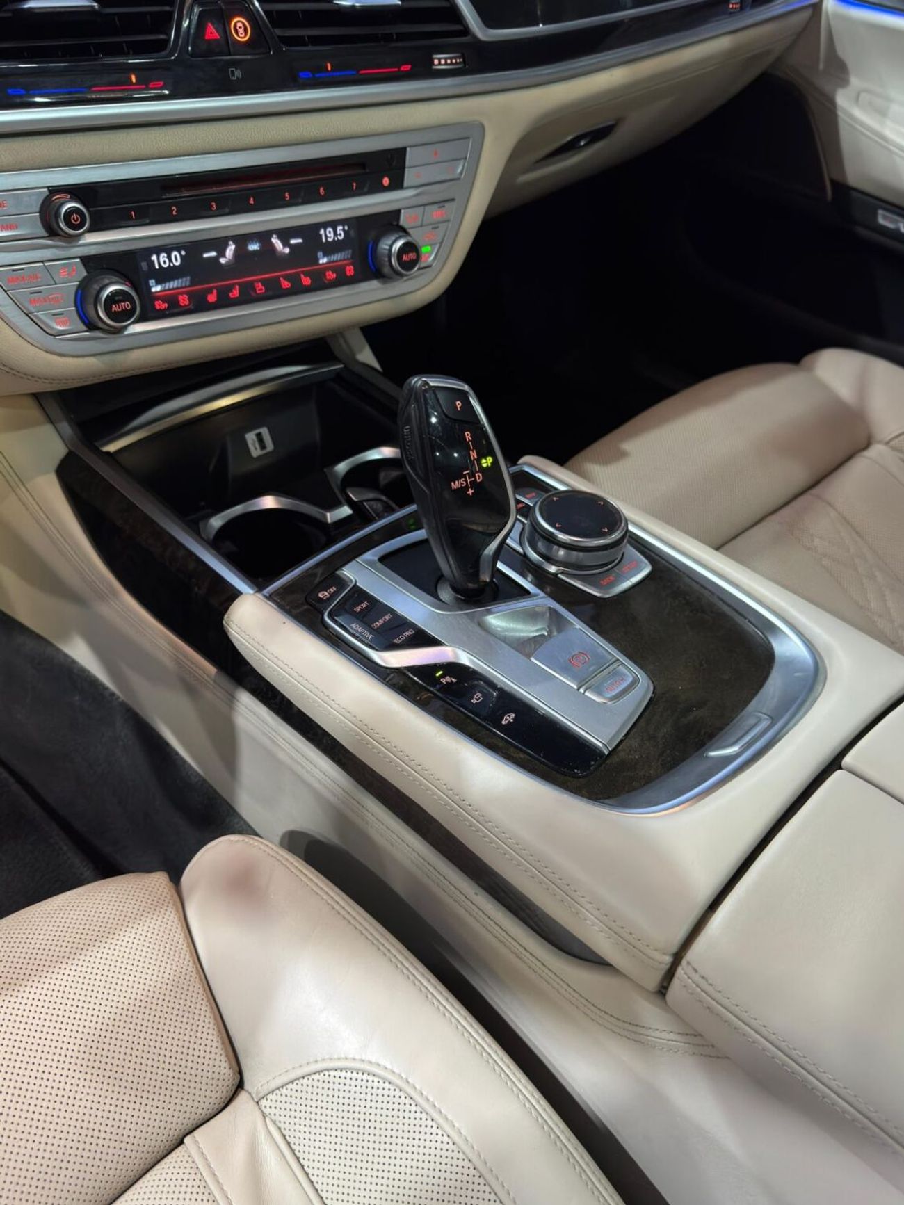 بي أم دبليو 750i
