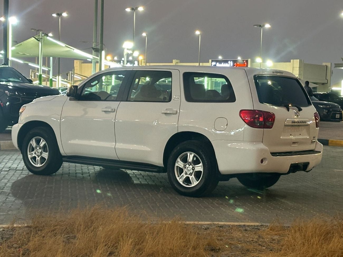Toyota Sequoia SR5 4X4
