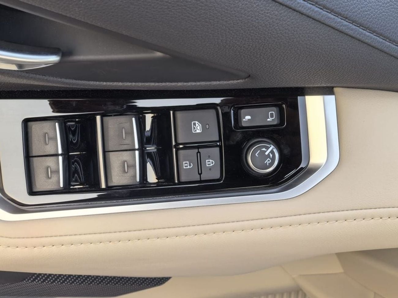 Toyota Land Cruiser GXR LC300 GXR TWIN TURBO | 3.5L V6 PETROL | POWER WITH LEATHER SEATS | JBL SPEAKERS | RADAR | HEADRESR