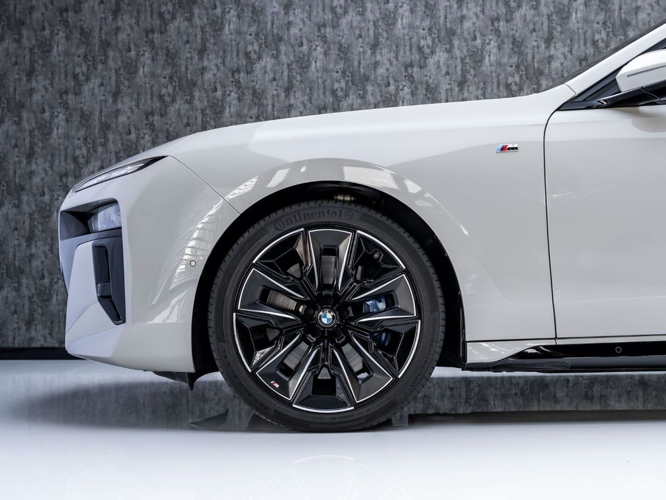 BMW 760i XDRIVE MASTERCLASS M SPORT PACKAGE BUY NOW, PAY 2027 | THE BLACKLINE STANDARD | 2029 BMW Warranty + Service Contract, GCC