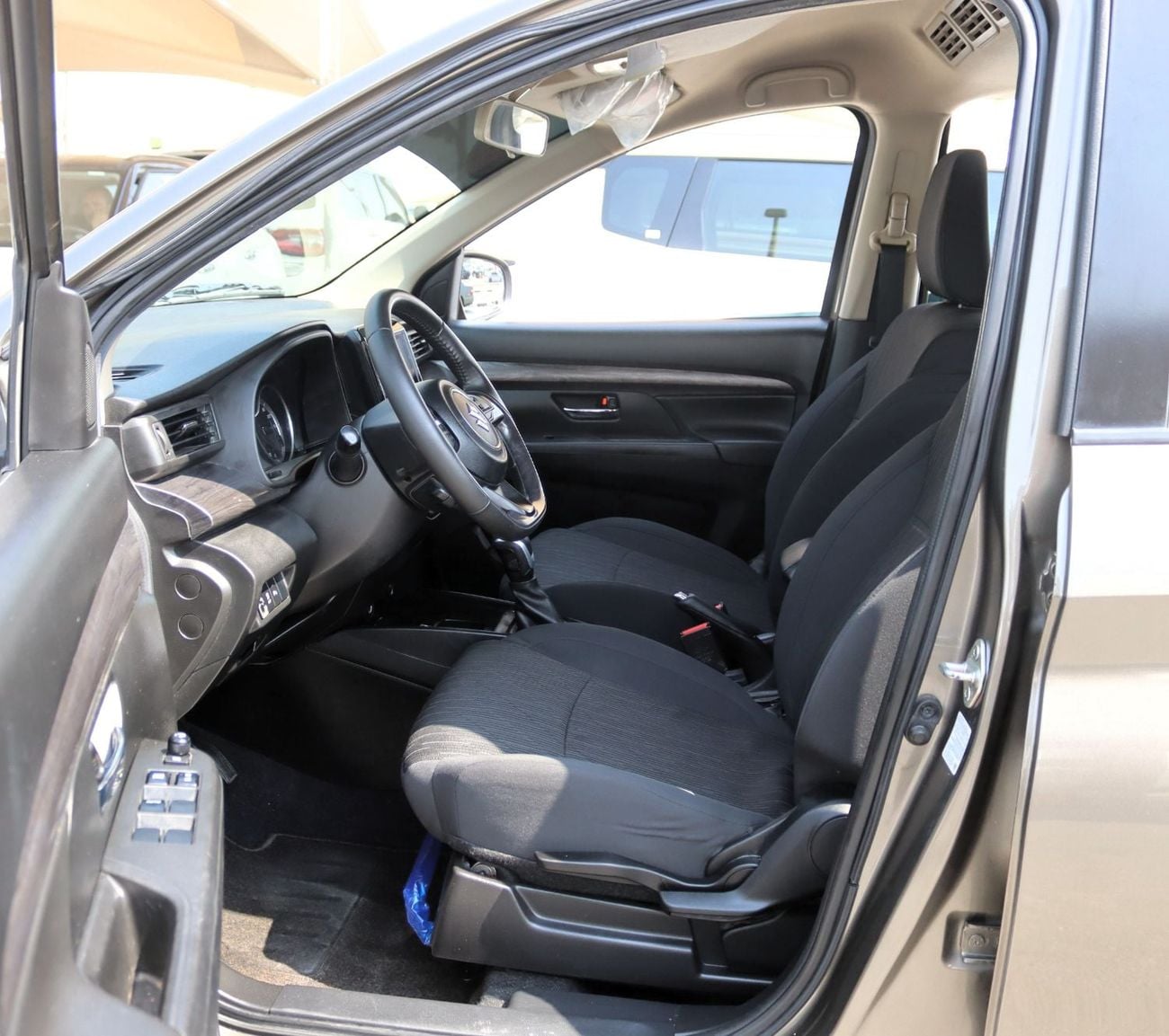 Suzuki Ertiga GLX ACCIDENTS FREE - GCC - ENGINE 1500 CC -ORIGINAL PAINT - PERFECT CONDITION INSIDE OUT