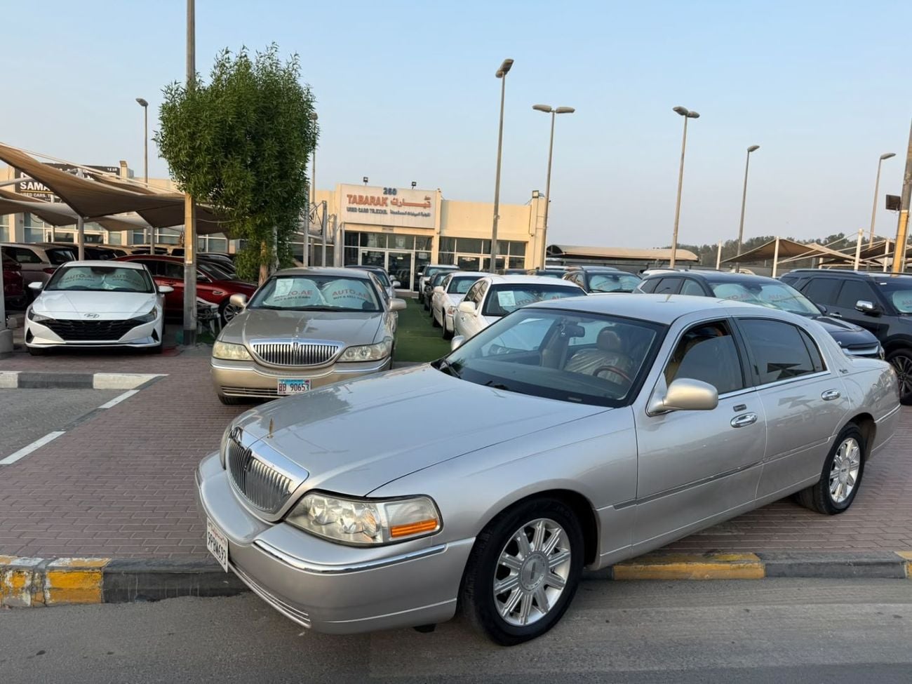 Lincoln Town Car SIGNATURE VERY CLEAN CAR LOW MILEAGE