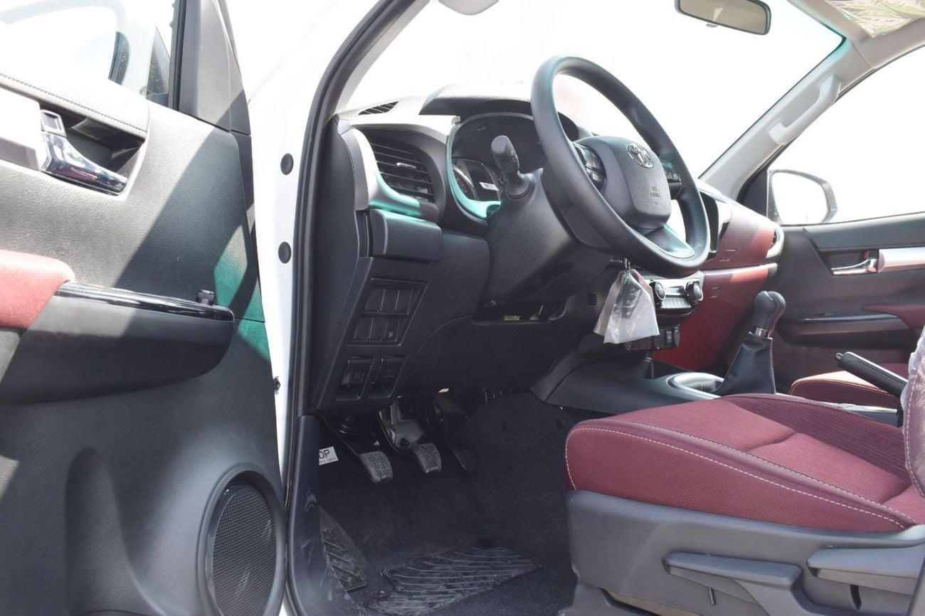 Toyota Hilux GLX MT 2.7 PETROL
