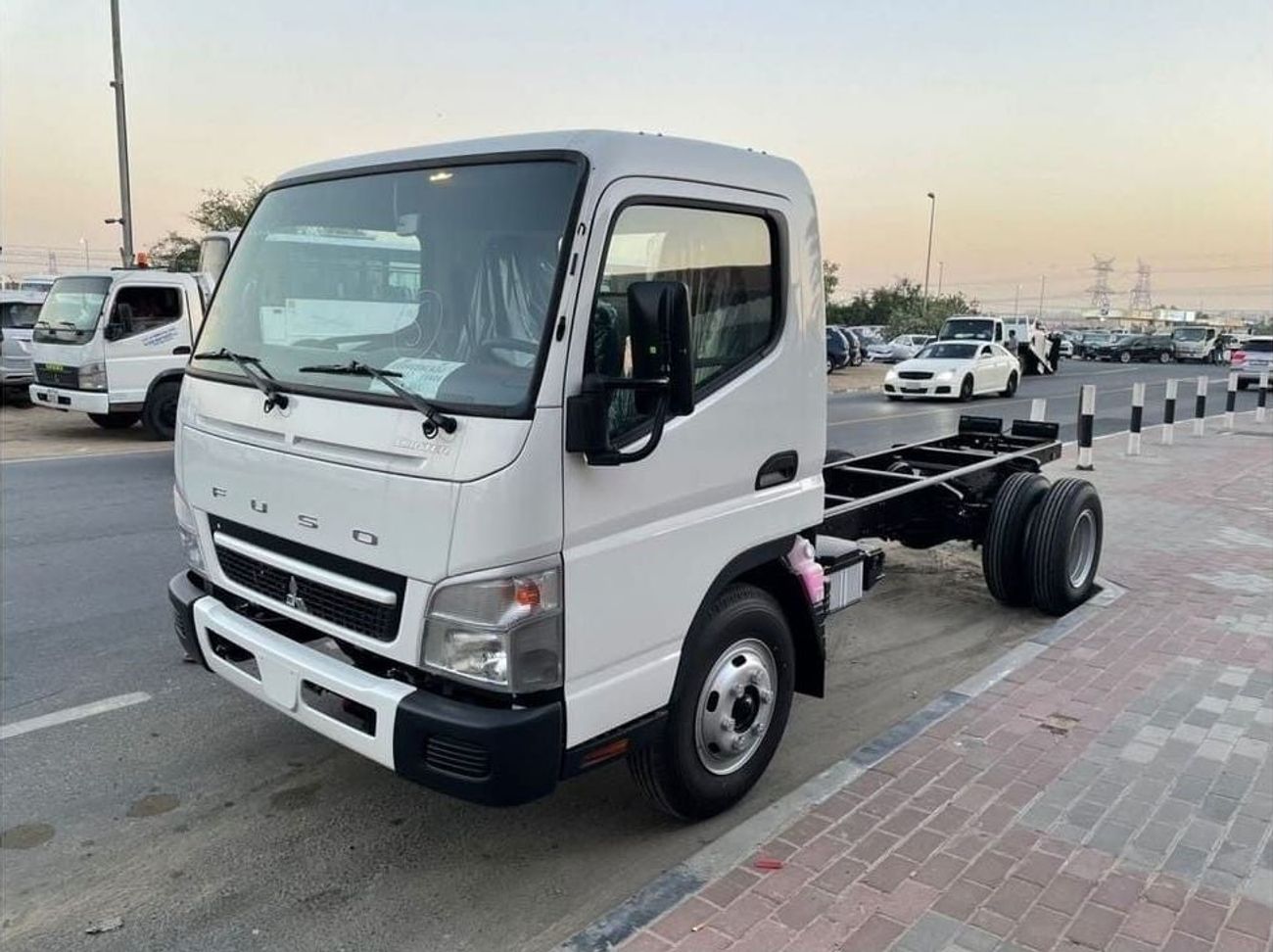 ميتسوبيشي فوسو كانتير STANDARD only for export