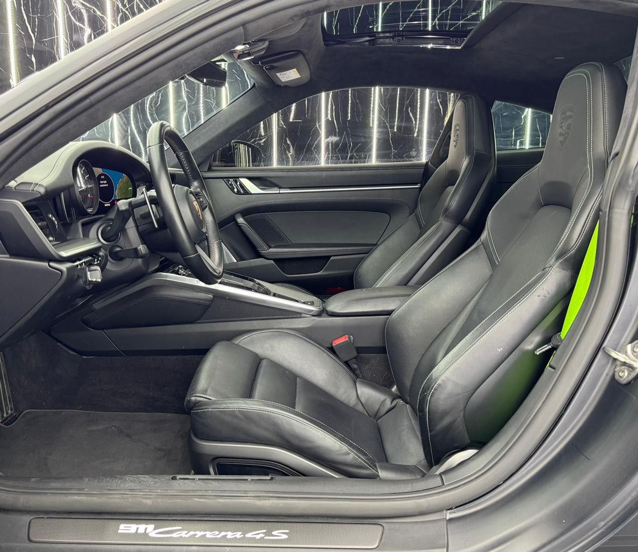Porsche 911 CARRERA 4S