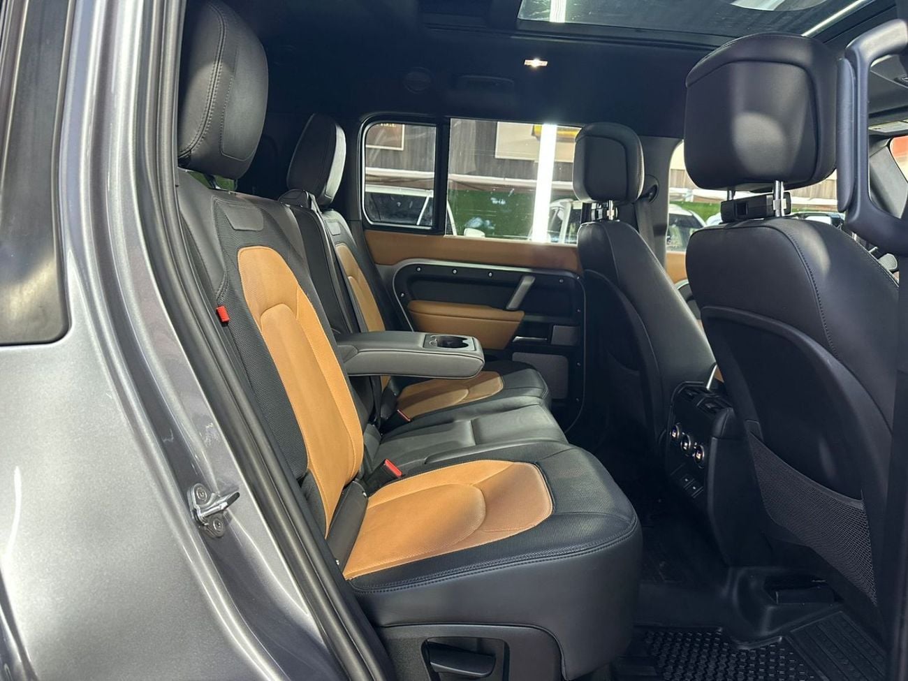 Land Rover Defender 3.0 L (P400) - 6 Cylinder Turbo (Mild Hybrid) - 400 Hp