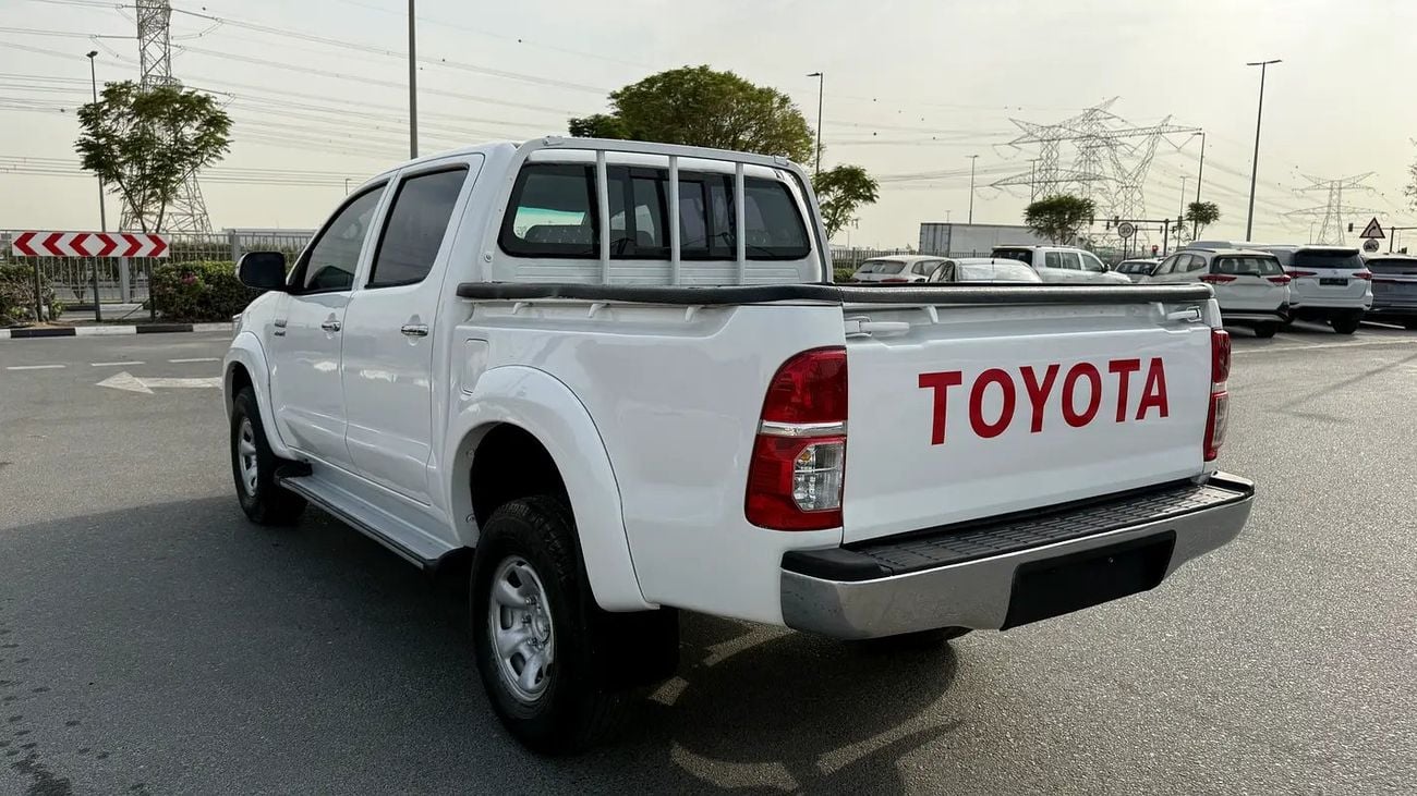 Toyota Hilux DLS 2.7L 4x4 Double Cab DLS | GCC Specs
