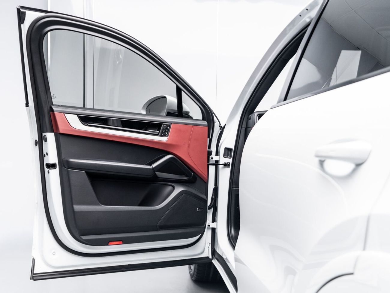 Porsche Cayenne STANDARD STD BUY NOW, PAY 2027 | THE BLACKLINE STANDARD | August 2027 Porsche Warranty, GCC, Low KM's