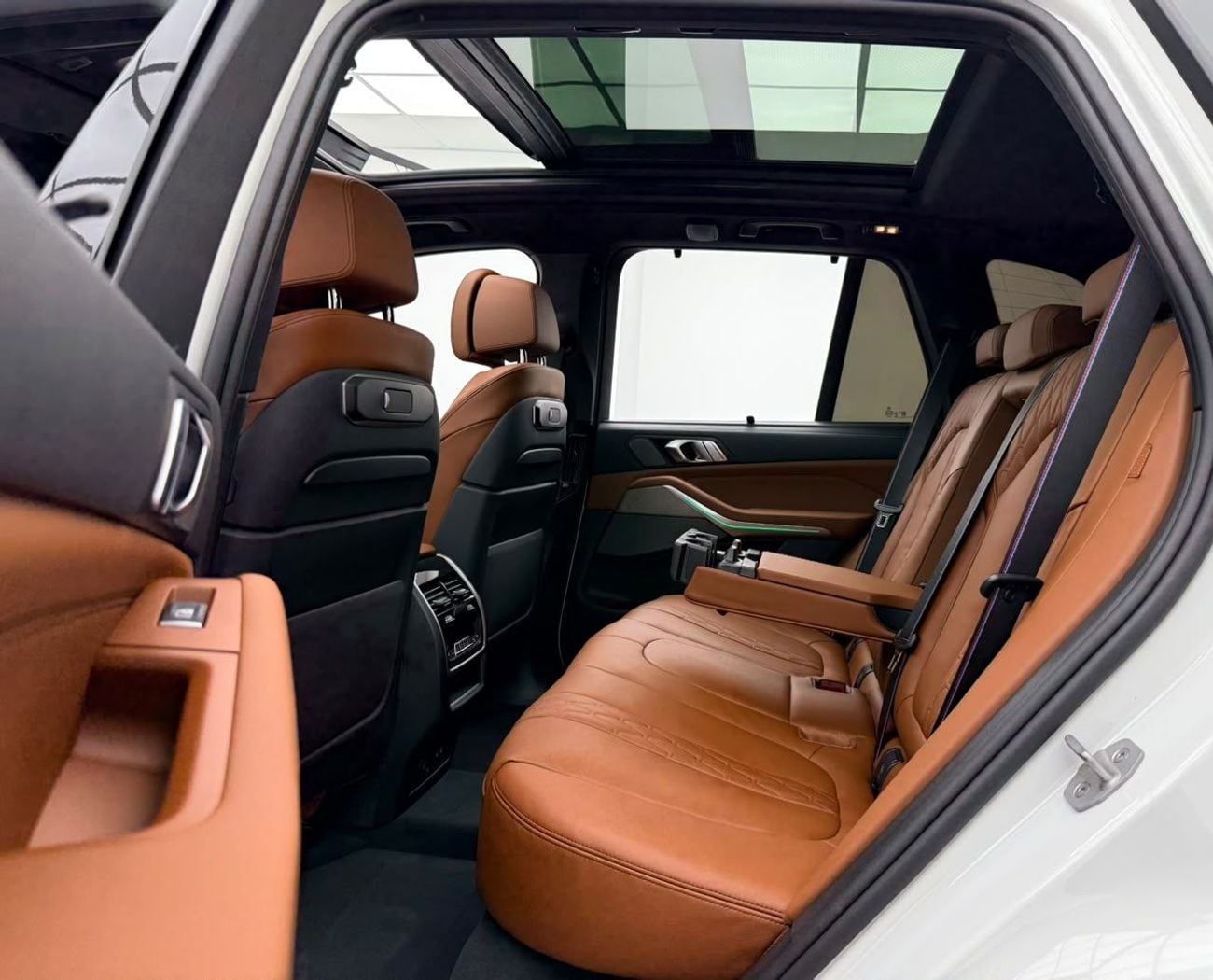 بي أم دبليو X5 XDRIVE40i M SPORT PRO بي إم دبليو X5 xDrive40i M-Sport PRO موديل 2026، ضمان بي إم دبليو + باقة خدمة 2031، سجل صيانة كامل م