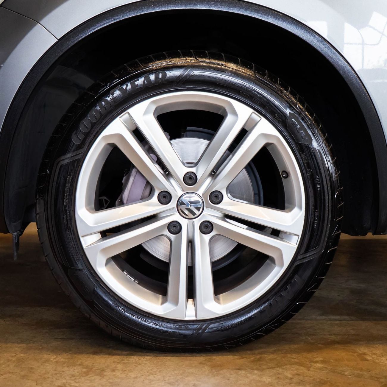 فولكس واجن طوارق AED 1,398 P.M • 0% Downpayment • Volkswagen Touareg Kit • 1 Year Warranty