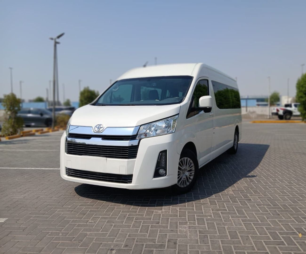 Toyota Hiace GL 2.8L Diesel Manual 9+ Seats 4 Doors