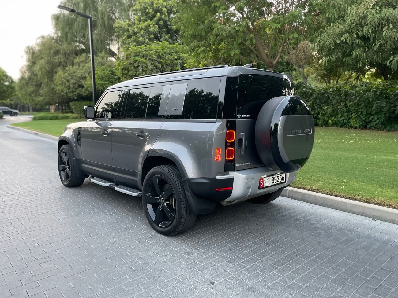 Land Rover Defender p400 x dynamic