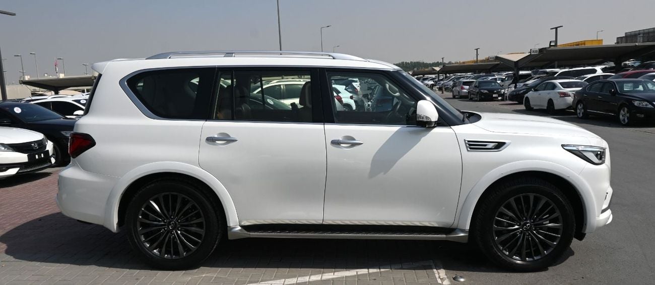 Infiniti QX80 LUXE SENSORY PROACTIVE BLACK EDITION