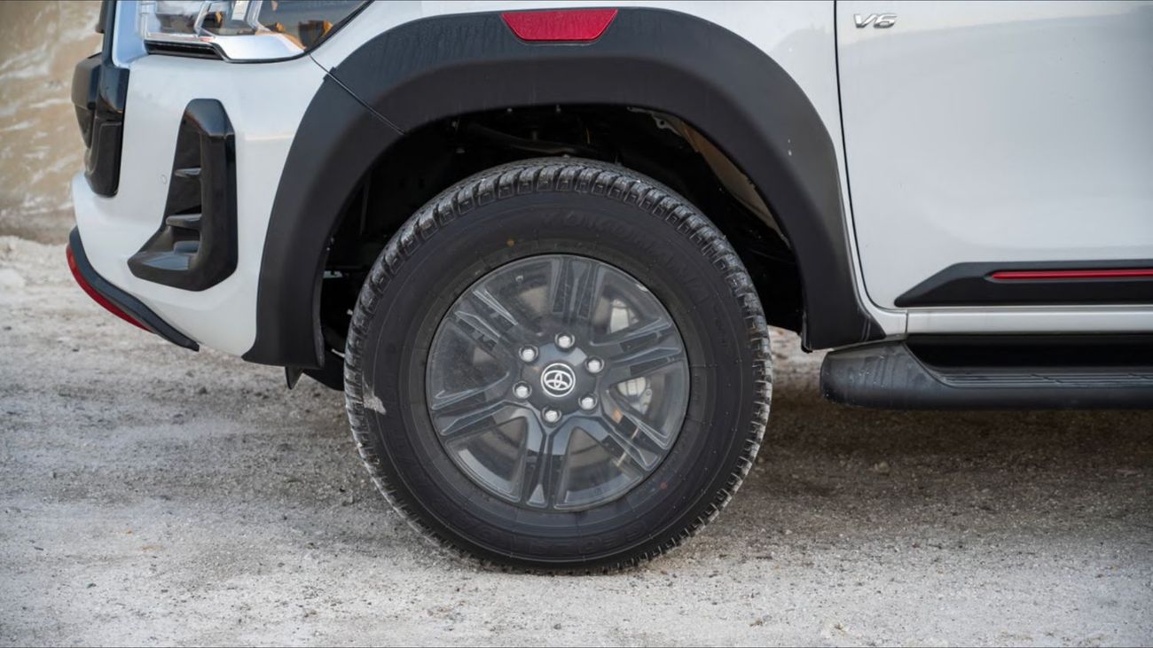 Toyota Hilux SR5 4.0 PETROL 2026 4x4