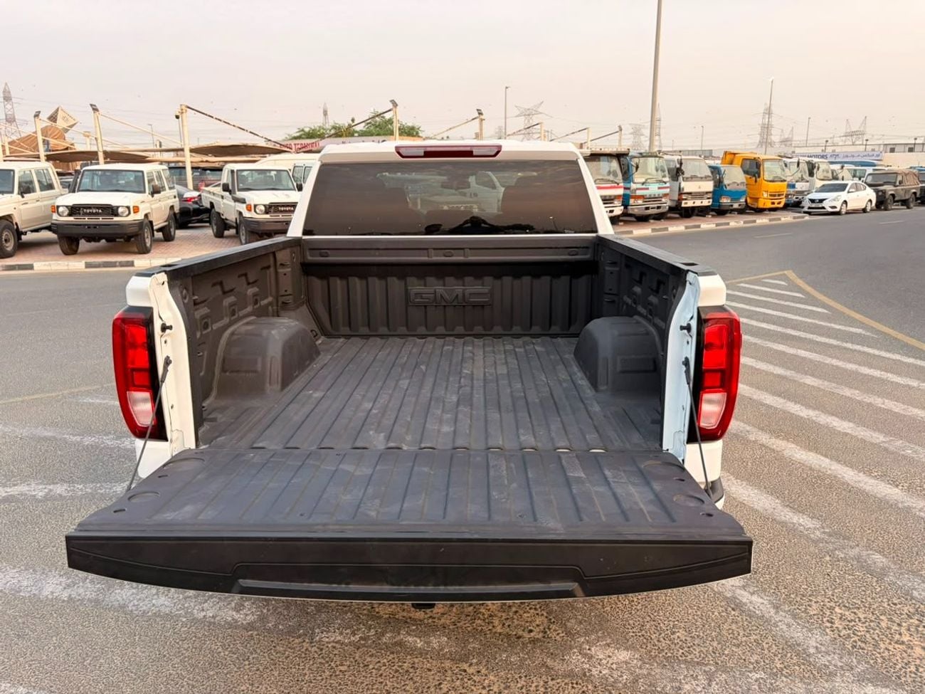 جي أم سي سييرا GMC Sierra 1500 Elevation 2.7l A/T TurboMax 310 Hp White Color 2025 Model 310 Hp