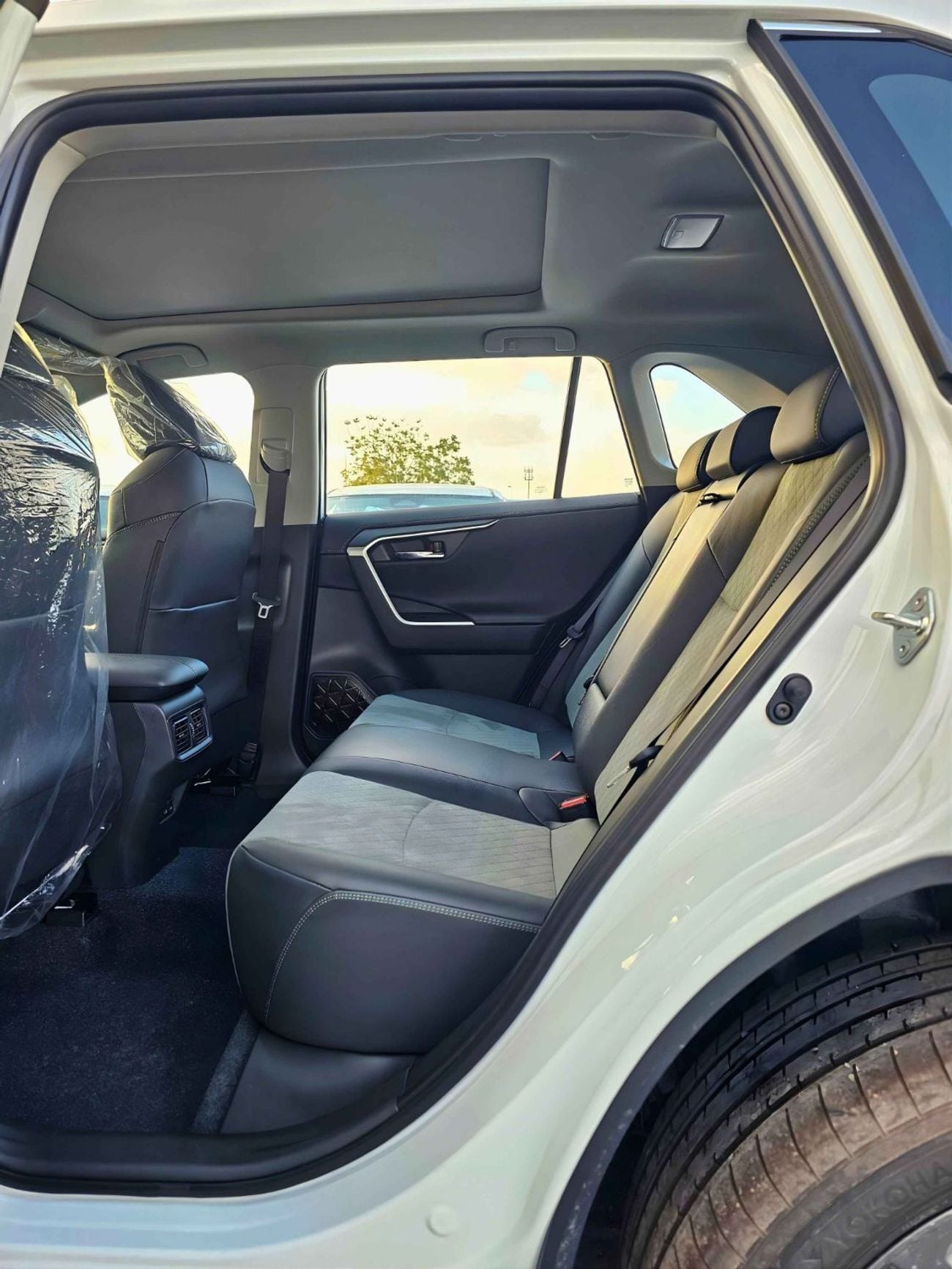 تويوتا راف ٤ أدفنتشر CVT FLAGHSIP / 2.0L PETROL AWD / RADAR, PANORAMIC ROOF, LEATHER WITH POWER SEAT (CODE # RA