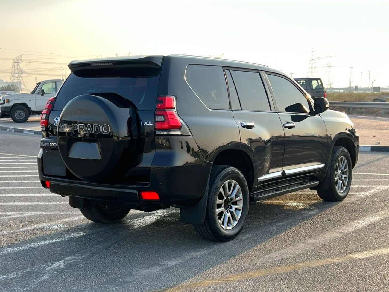 تويوتا برادو تويوتا برادو TXL موديل 2019، محرك 4.0 لتر V6، دفع رباعي، مزودة بشاشتي أندرويد في المقاعد الخلفية، وم