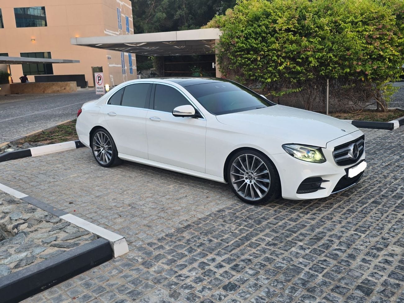 Mercedes Benz E300 AVANTGARDE SPORT
