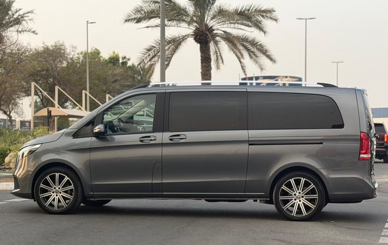 مرسيدس بنز V 250 AVANTGARDE/E MERCEDES BENZ V250 2023 GCC WITH SERVICE CONTRACT IN LOW MILEAGE FULL SERVICE HISTORY TWO KEYS