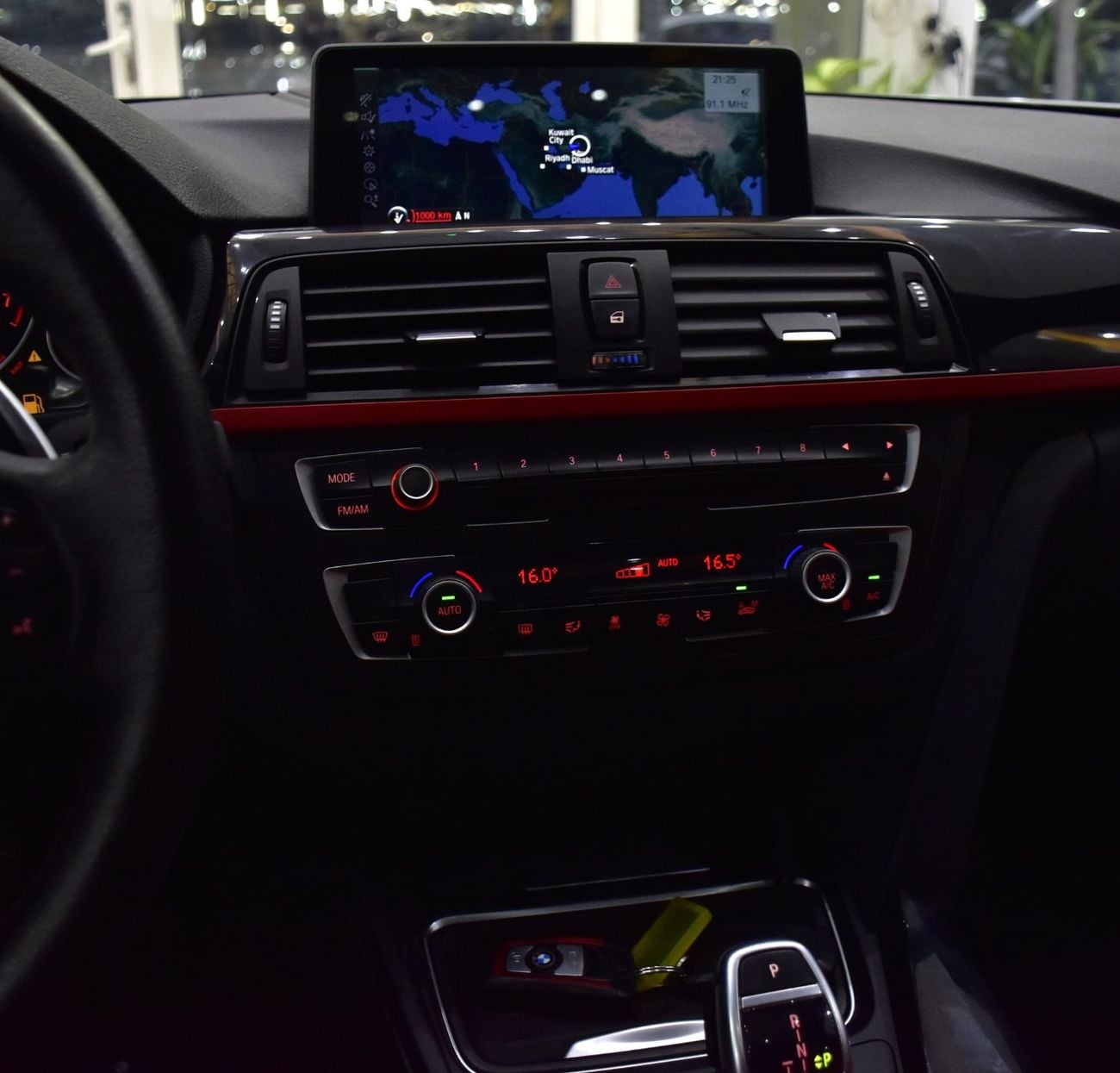 بي أم دبليو 335i عرض ممتاز لسيارة BMW 335i Sport (موديل 2013) باللون الفضي بمواصفات خليجية